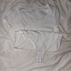 old navy white scoop neck bodysuit. never worn.